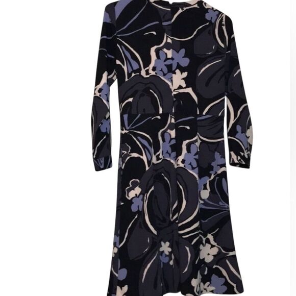 LOFT Paint Floral Flare Dress, size 0,
Poly/spandex, on-seam pockets - Picture 3 of 9